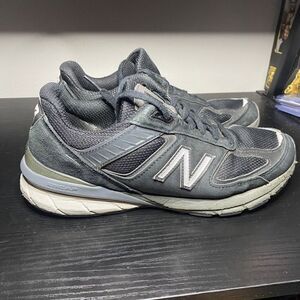 New Balance 990v5 Womens Size 10 B Black Suede Athletic Running Shoes Sneakers